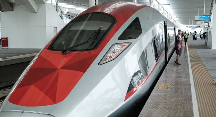 Mentok, Indonesia Bayar Utang Kereta Cepat Whoosh ke China dengan APBN